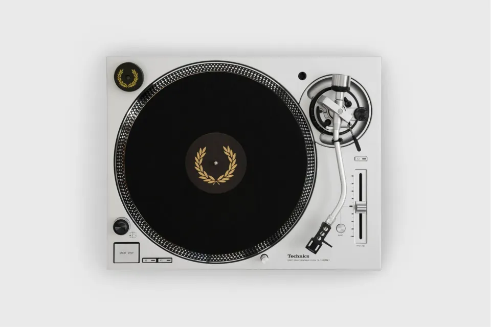 AM x Fred Perry 201505FP plademåtte i kulfiber