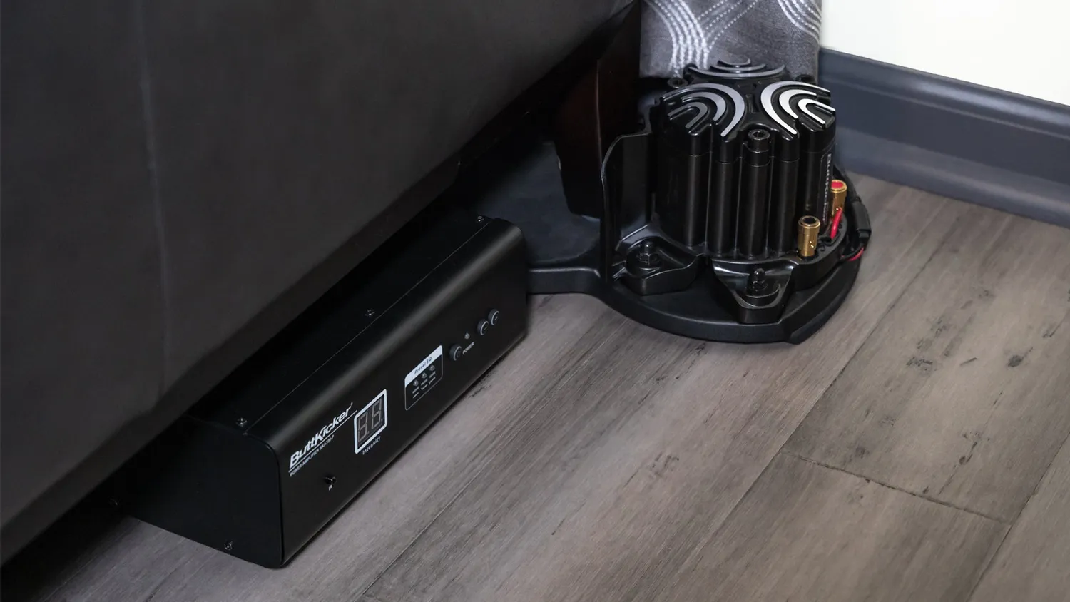 ButtKicker Wireless Couch Kit trådløst haptisk sofasæt