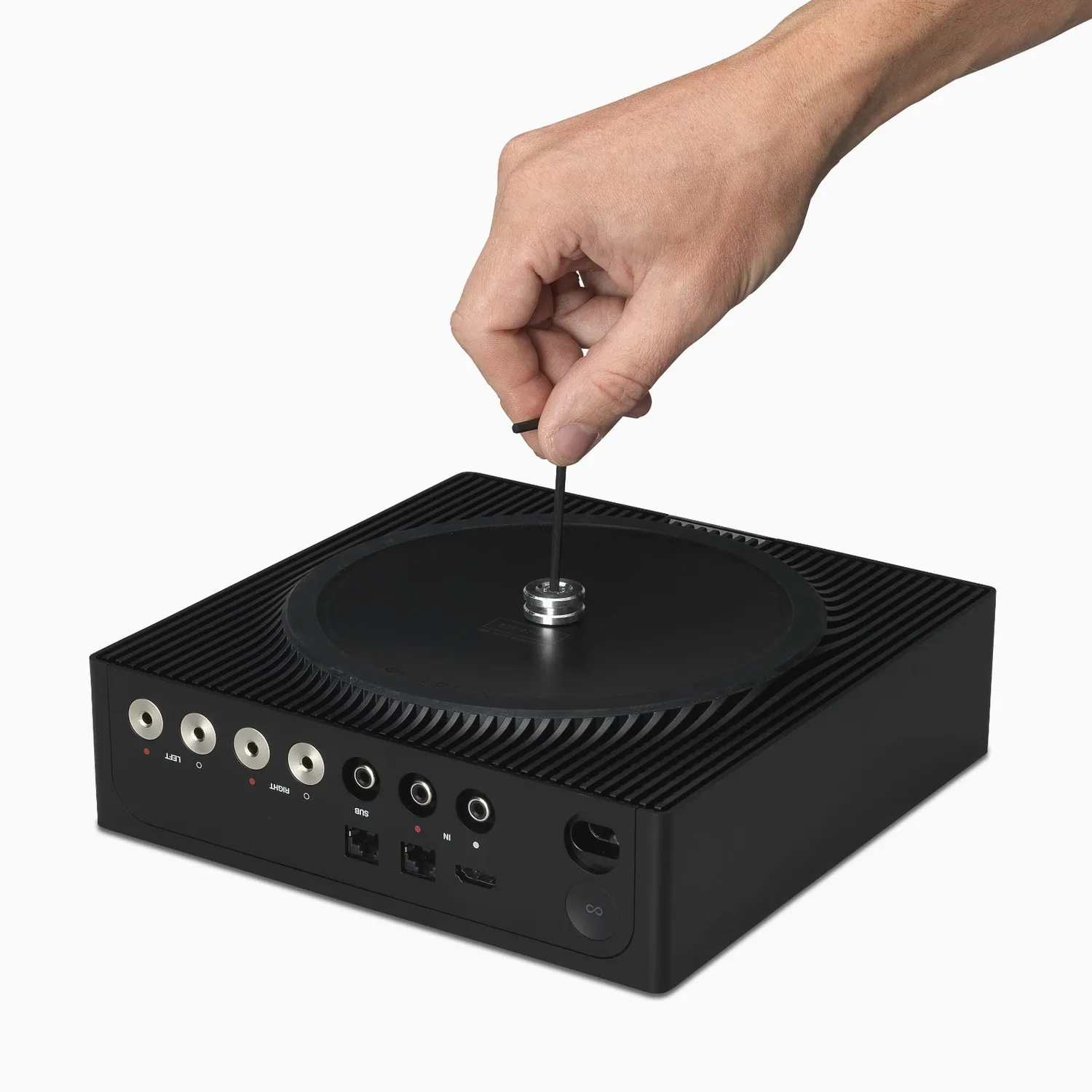 Flexson Sonos Amp vægbeslag med kabelskjuler, 1 stk.