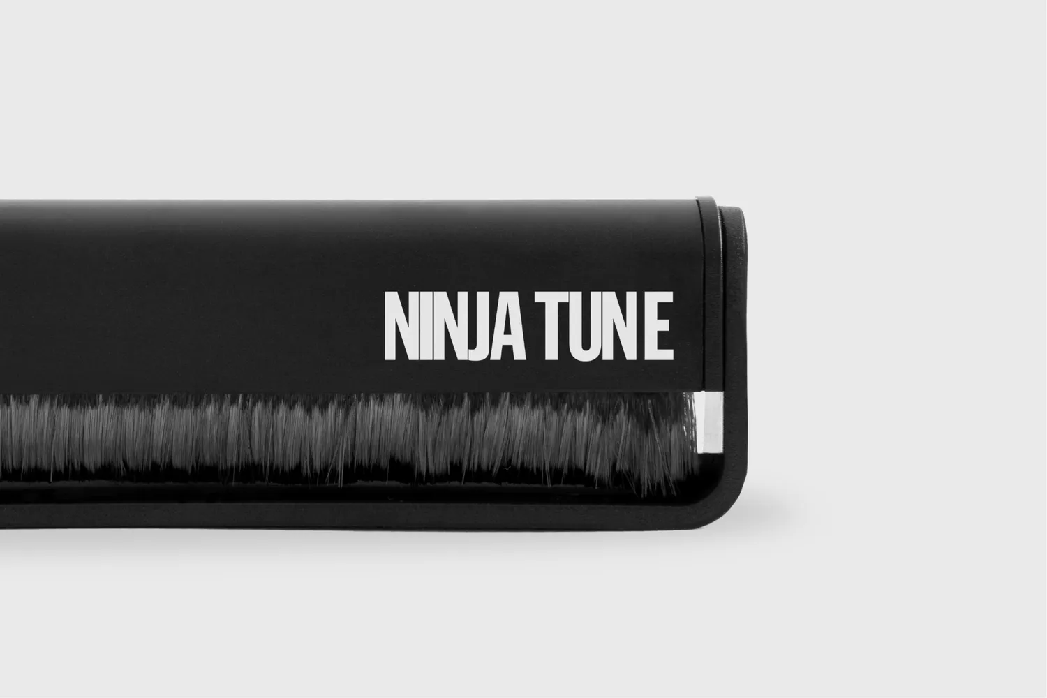 AM x Ninja Tune 2015004NT kulfiberbørste til plader