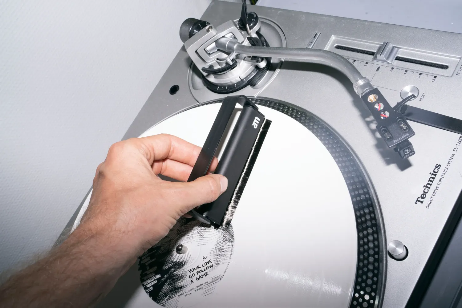 AM antistatisk kulfiberbørste til vinyl sort