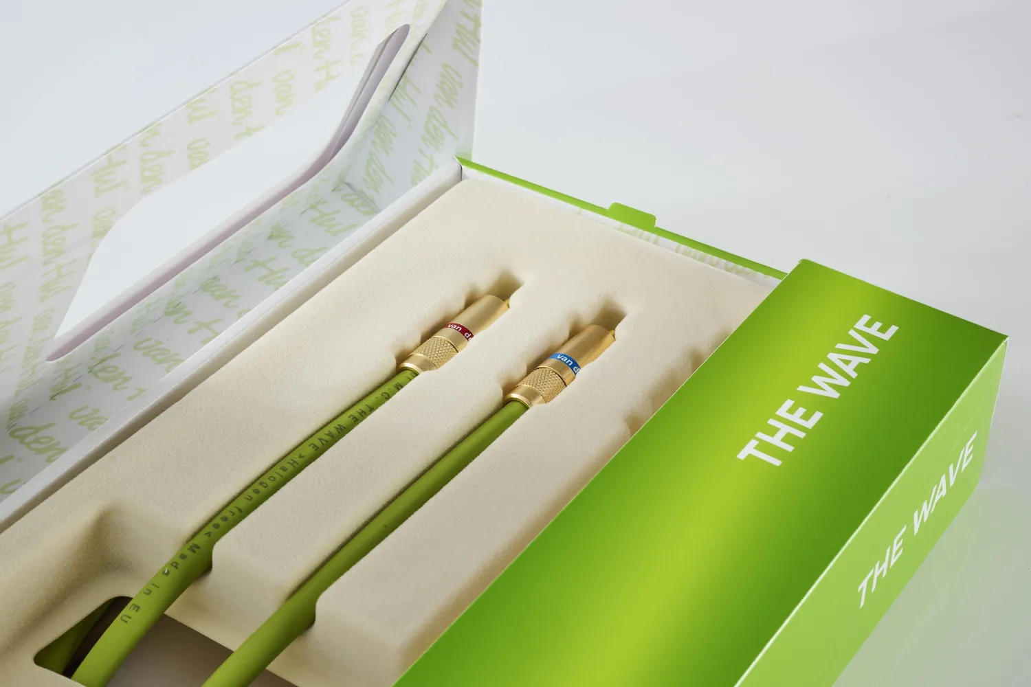 A. J. van den Hul The Wave coaxialkabel 75 ohm