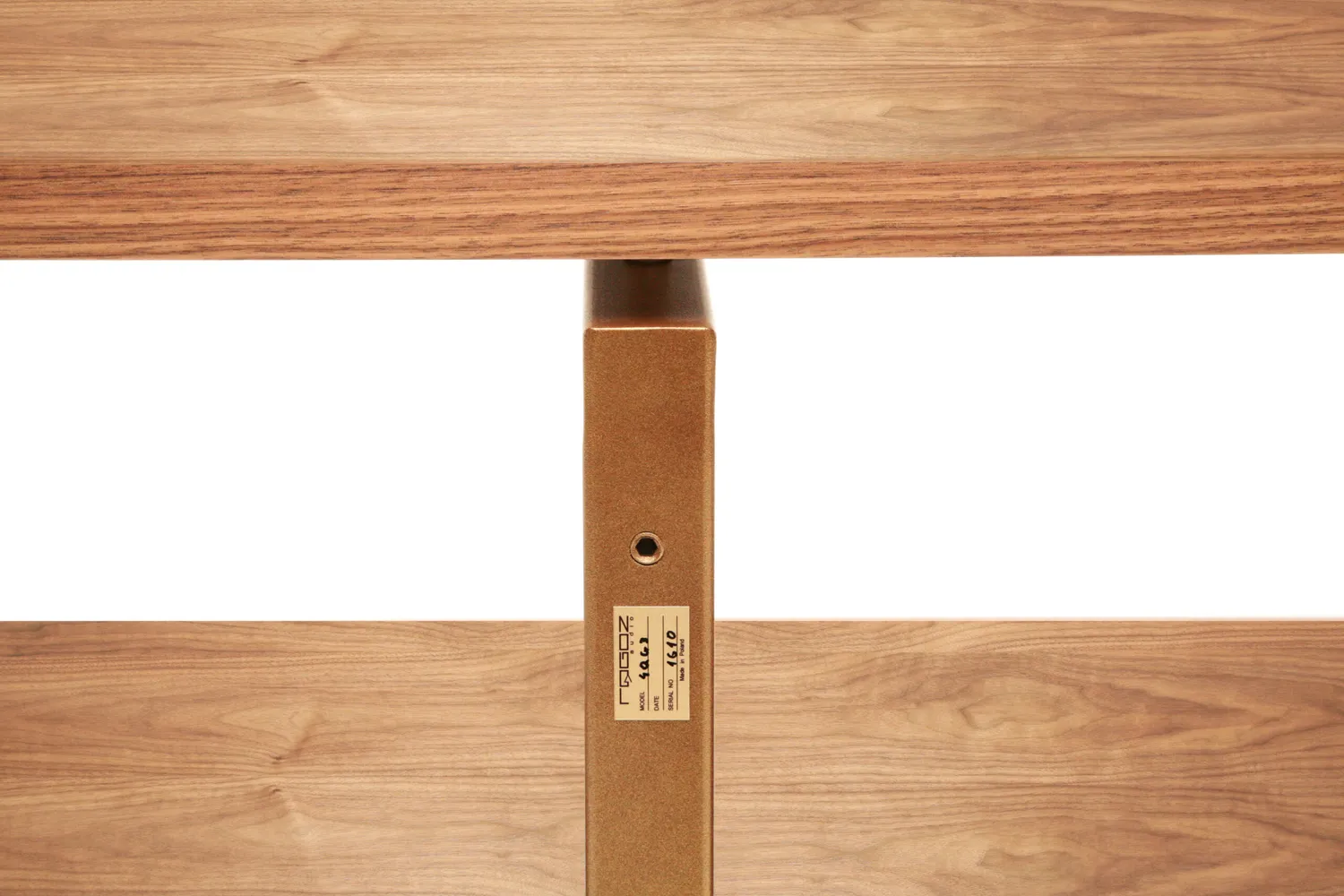 Rogoz Audio 4QG3 hi-fi-rack 3 hylder valnød