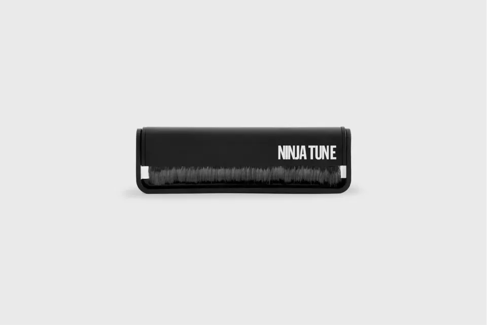 AM x Ninja Tune 2015004NT kulfiberbørste til plader